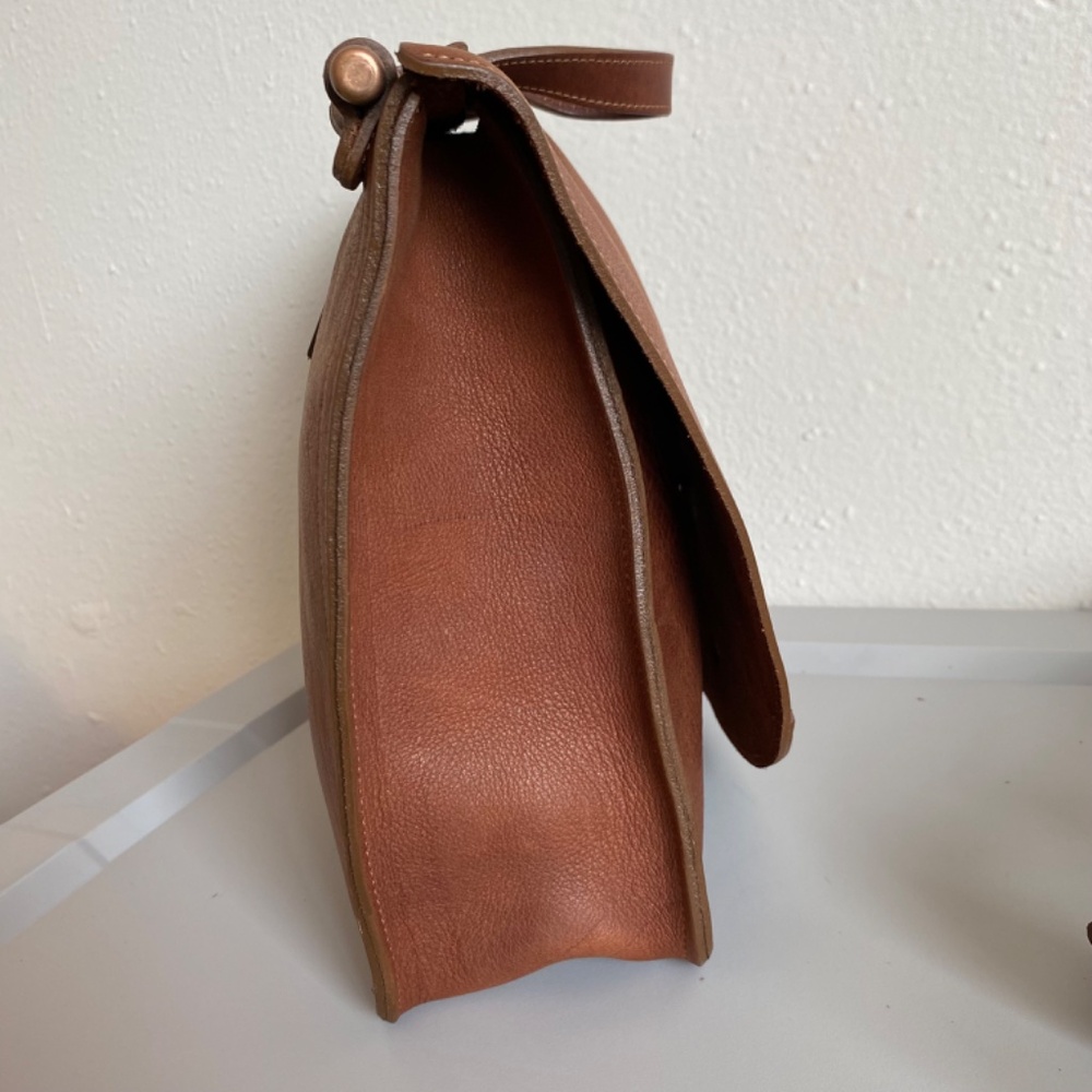 Chic Brown Leather Crossbody Bag - Picture 12 of 16